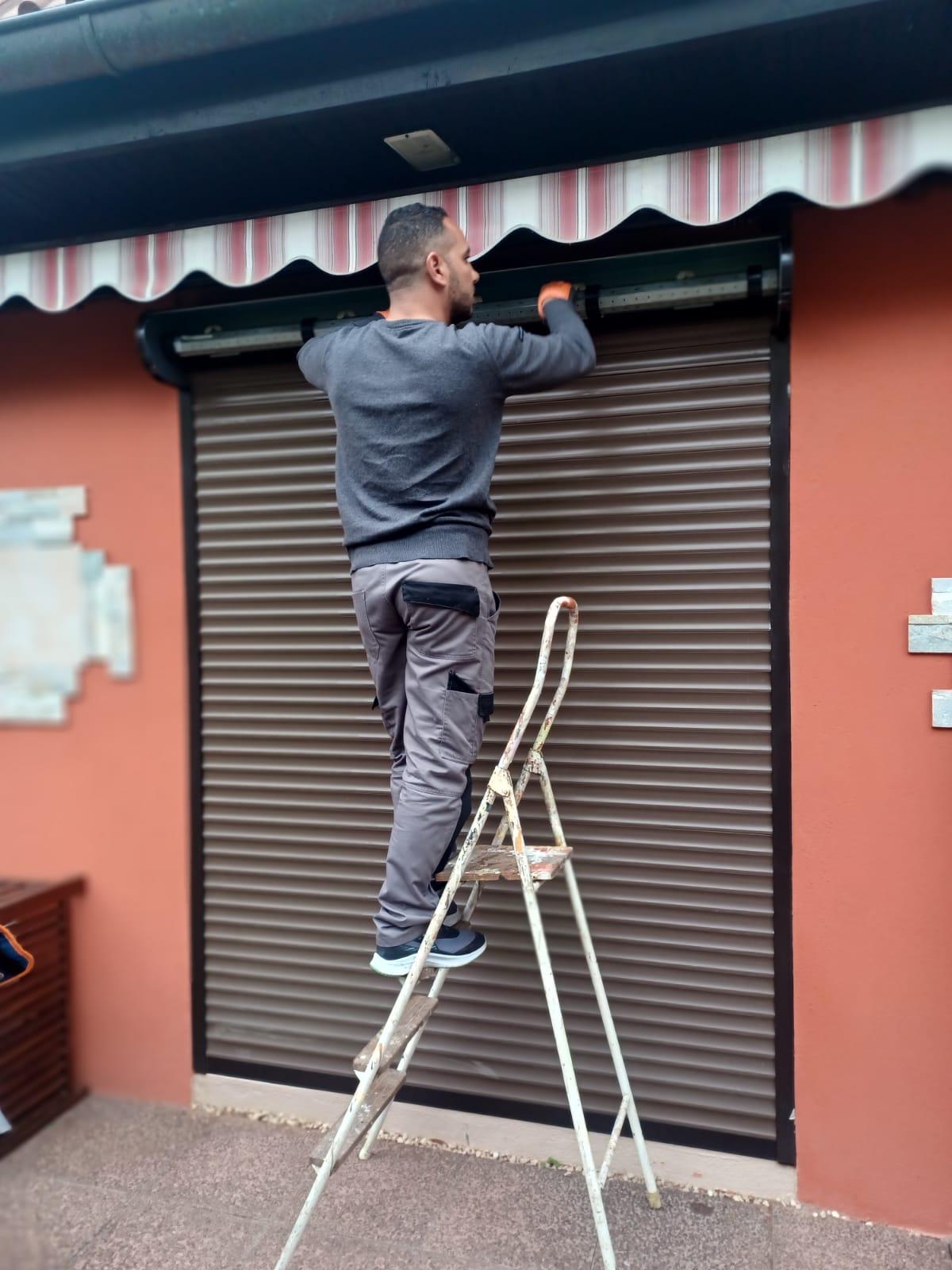 Les 7 Métiers Essentiels à Contacter en Cas d’Urgence à Domicile